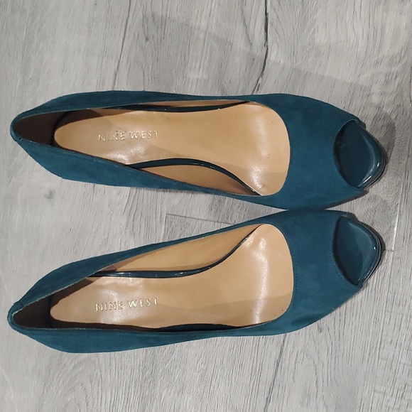 Nine West St. Patrick's Day Green  Suede Danee Peep Toe Pump 5.5 - Picture 2 of 6